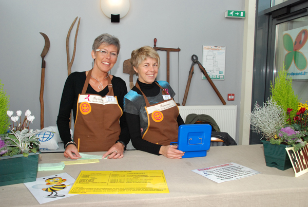 Les hôtesses de caisses, Doro et Isa.