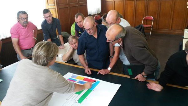 03_sarah_bachelet_presente_le_plan_des_floralies_aux_futurs_participants_600 .jpg