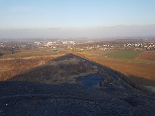 Côté Nord (Lille et la Belgique) avec l'ombre du terril (on voit la pollution au dessus de Lille)