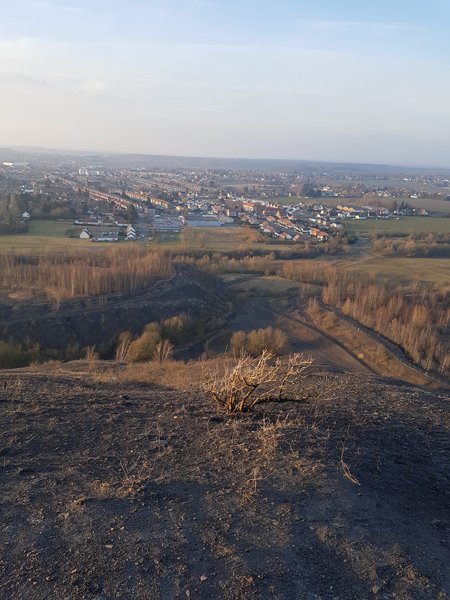 Côté Ouest avec les corons (logements des anciens mineurs)...