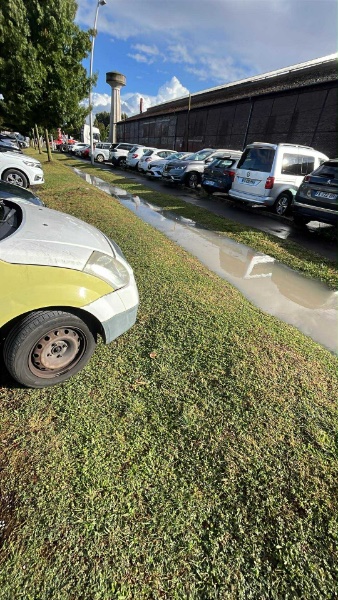 Ce n’est pas un fossé mais une tranchée anti-caravanne.